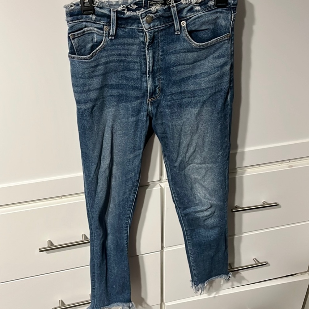 Ankle cut distressed jeans